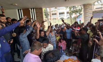 বগুড়ায় চাঁদা না দেওয়ায় যুবককে হত্যার ঘটনায় ডিসি অফিস ঘেরাও